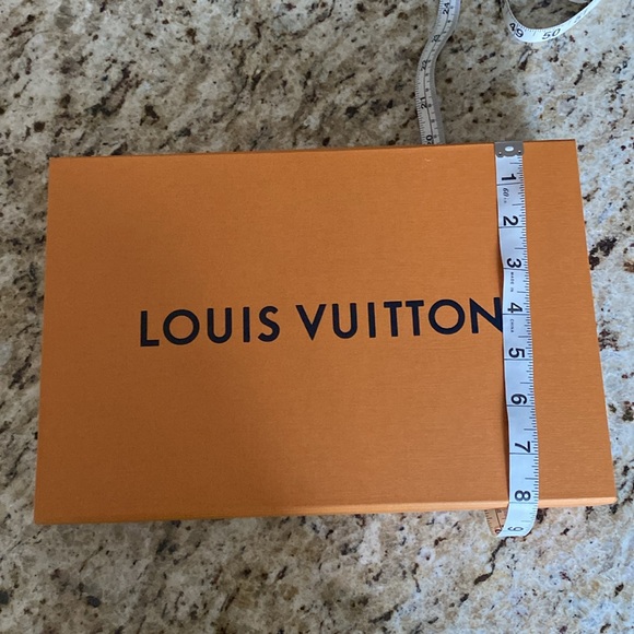 Louis Vuitton magnetic closure authentic from store storage box. 12 in X 8 in - Picture 8 of 8
